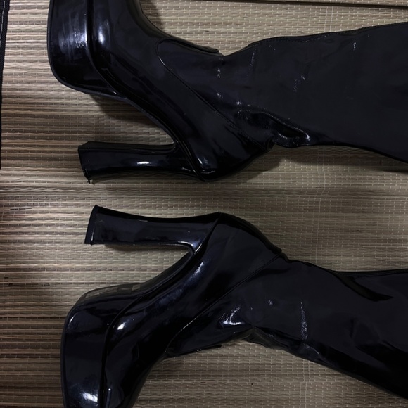 Patent Leather GoGo Platforom Boots - Picture 4 of 6